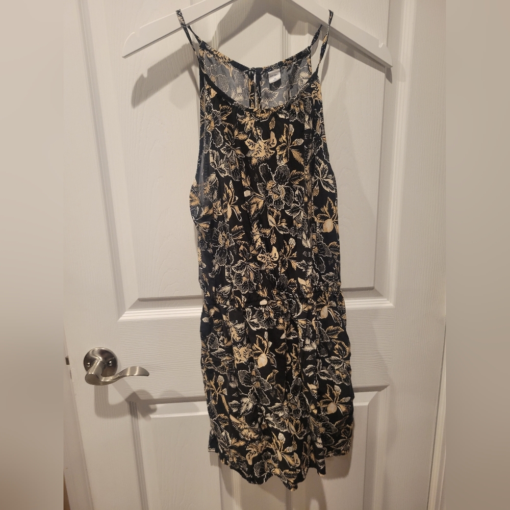 🎉SALE 5 for $15🎉Cute Romper from Old Navy. Black and tan. Size medium